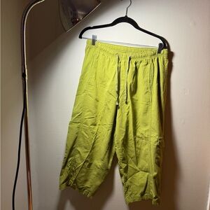 White Stag Olive Green Stretch Cotton Capri Pants